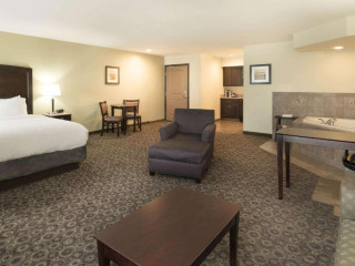 La Quinta Inn & Suites by Wyndham Las Vegas Airport South