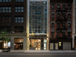 La Quinta Inn & Suites by Wyndham Times Square South