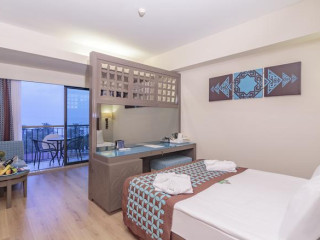 LAGO HOTEL (EX.AZURA DELUXE SORGUN)