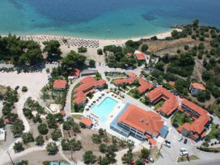 LAGOMANDRA BEACH HOTEL