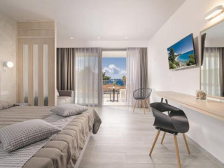 Lagomandra Beach Hotel