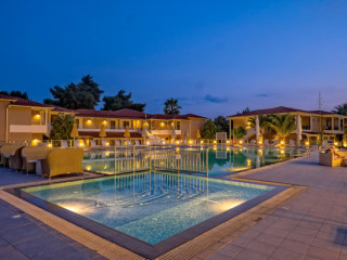 Lagomandra Beach Hotel
