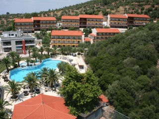 LAGOMANDRA HOTEL & SPA