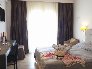 Coconut Grove Boutique Hotel