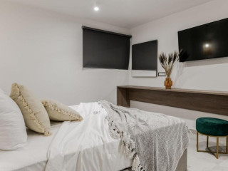 LAGOON LUXURY SUITES