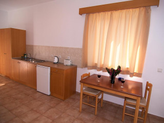 Lambis Studios and Apartments