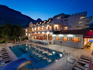 LIVVO Dunagolf Suites