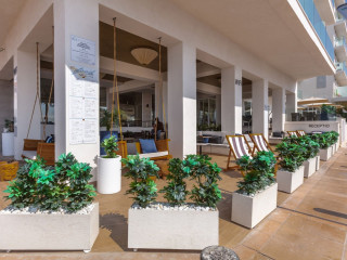 Las Arenas Hotel
