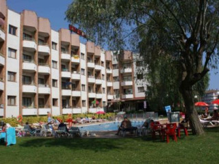 Las Mariposas Apts.