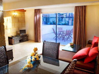 Las Piramides Resort