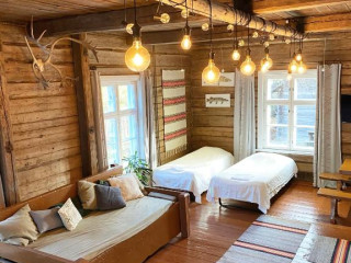 LAURI Historical Log House Manor