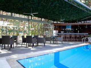 Lazart Hotel