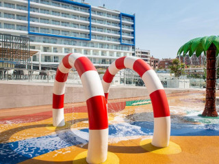 L'Azure Hotel