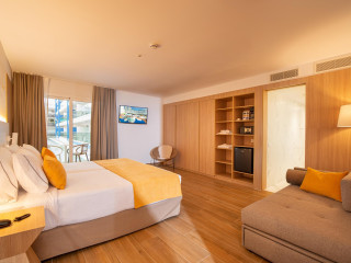L'Azure Hotel