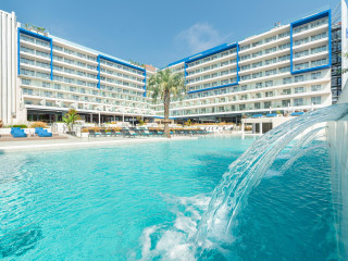 L'Azure Hotel