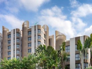 LE GROVE SERVICED APARTMENTS