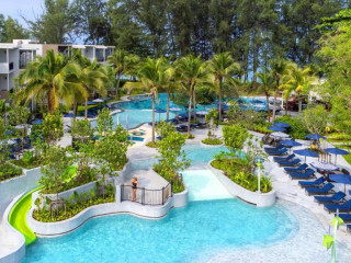 Le Méridien Phuket Mai Khao Beach Resort
