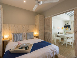 Le Nautique Luxury Beachfront Apartments