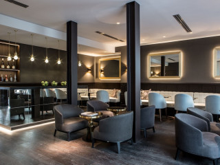 Le Parisis Hotel