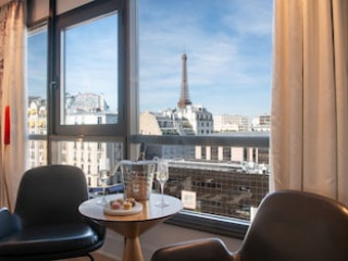 LE PARISIS TOUR EIFFEL