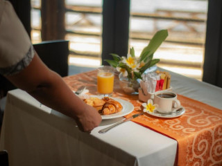 Le Peninsula Bay Beach Resort & Spa