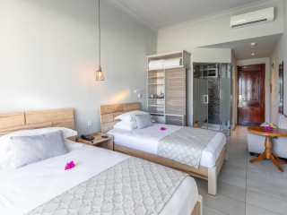 Le Peninsula Bay Beach Resort & Spa