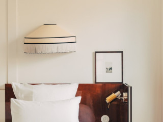 Le Wallace Hotel and Bar