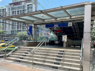 LEELAWADEE MODERN RESORT HUAYKWANG