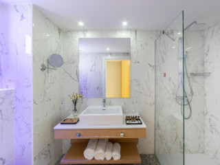 LEONARDO CRYSTAL COVE HOTEL & SPA