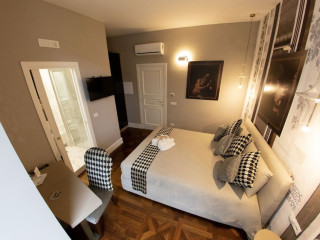 LEONE CAMERE D'AUTORE