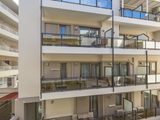 Leonidas Hotel & Apartments