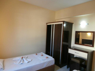 Leon's Sun Village Apartments