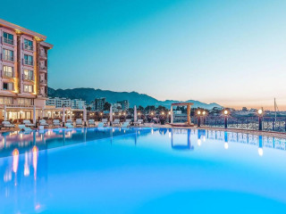 Les Ambassadeurs Hotel Casino & Marina