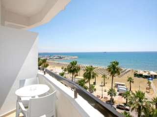 LES PALMIERS BEACH HOTEL