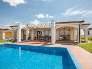 LIGHTHOUSE GOLF RESORT PRIVATE PROPERTIES