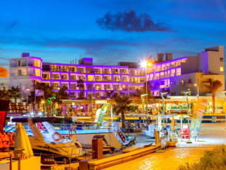 Limanaki Beach Hotel & Suites