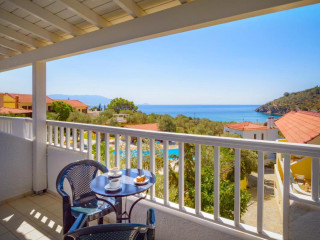 Limnionas Bay Village