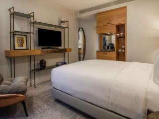 Lincoln Plaza London Curio Collection By Hilton