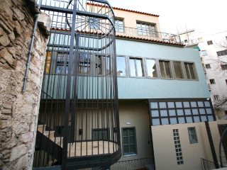 Living Yard Acropolis