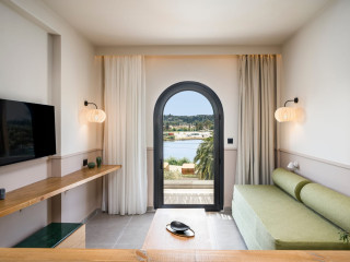 Loadstar Rooms & Suites