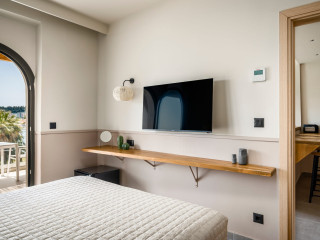 Loadstar Rooms & Suites