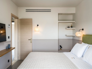 Loadstar Rooms & Suites