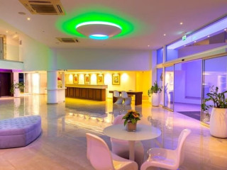 Limanaki Beach Hotel and Suites