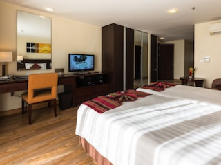 LOHAS RESIDENCES SUKHUMVIT (SHA)