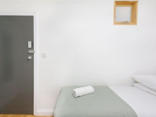 LONDON QUEENS EUROSTAR KINGS CROSS