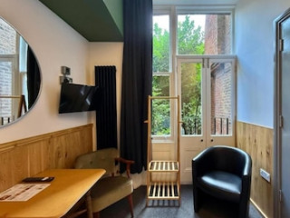 LONDON VISITORS HOTEL