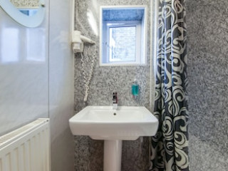 LONDON VISITORS HOTEL