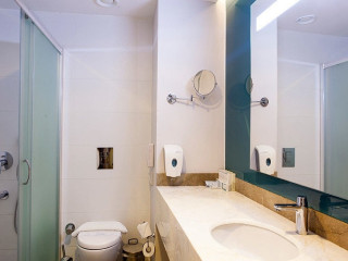 LONG BEACH HARMONY HOTEL