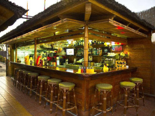 Los Almendros (Gay, Lesbian & Friends)