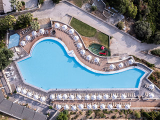 Louis Apostolata Island Resort